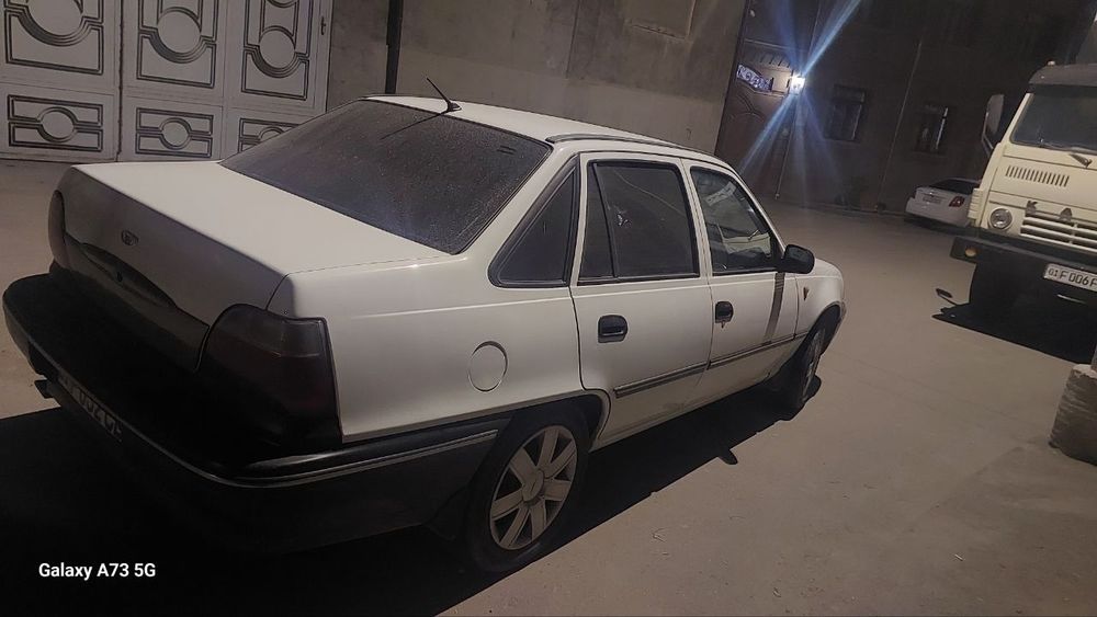 Nexia 1 2008 sotiladi