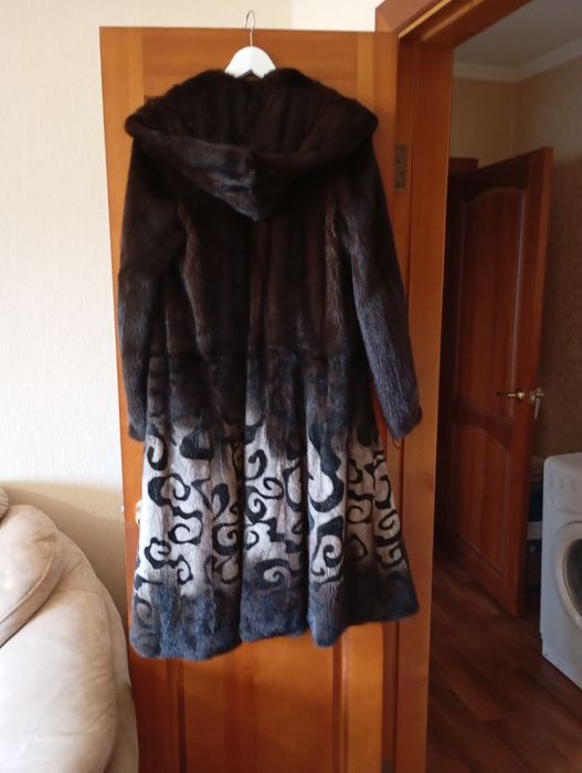 Продам шубу новую .