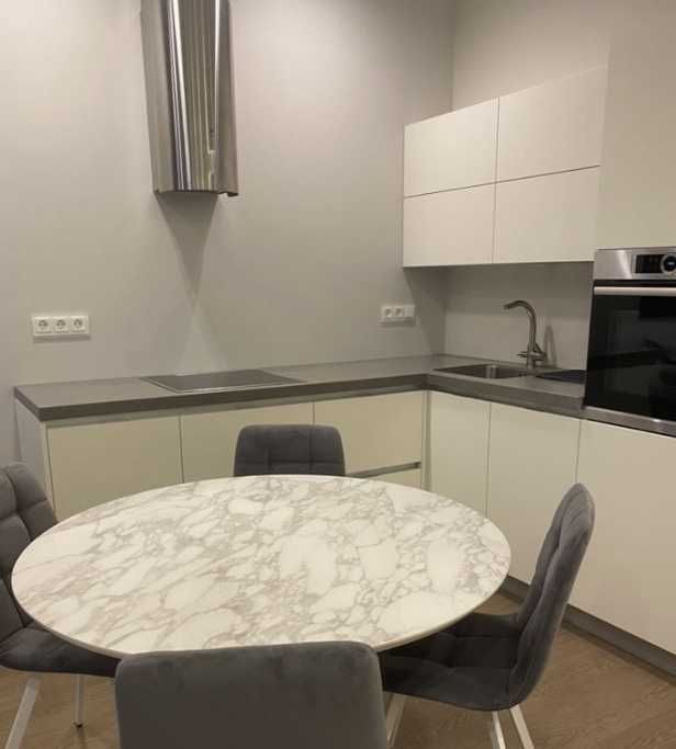 Дава се под наем Тристаен апартамент в Пловдив, Южен - 90 кв.м за 290.7 € - Снимка #2