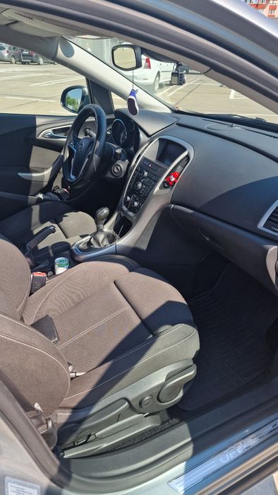 Opel Astra J Hatchback - an fabricație 2011