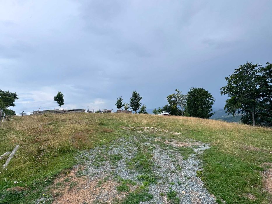 Teren de vânzare la munte