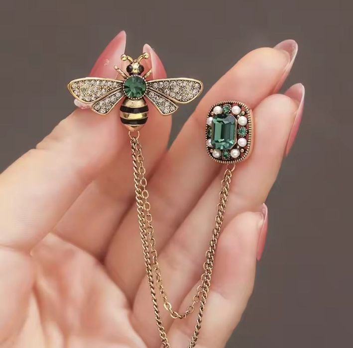 Брошкa CHANEL***