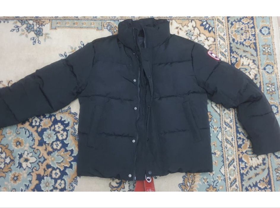 Срочно продам пуховик Canada Goose