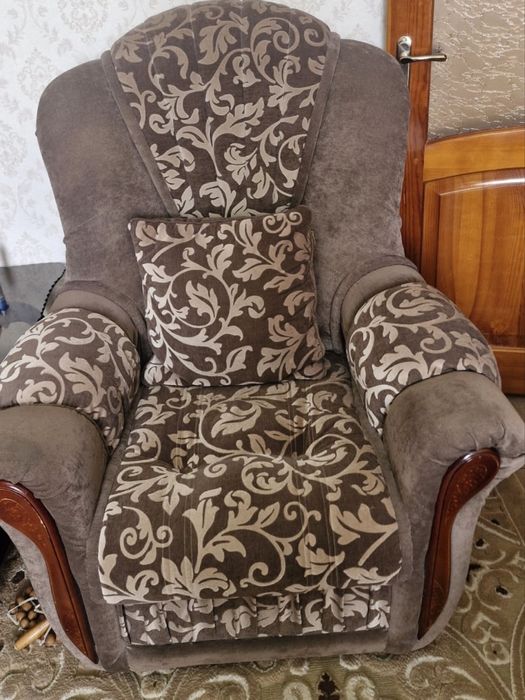 Продам диван с креслами