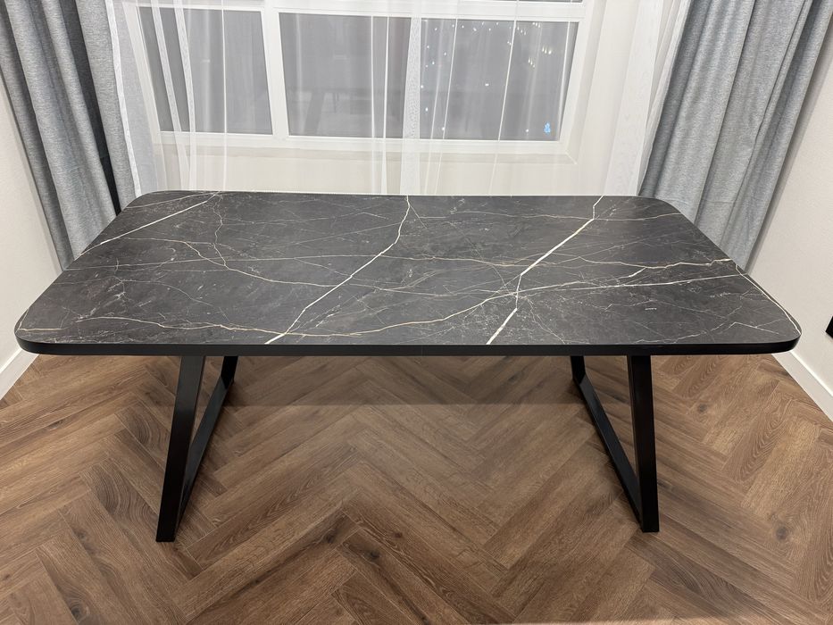 Продам новый стол