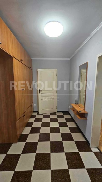 ПРОСТОРЕН МНОГОСТАЕН апартамент в района на Зимно кино Тракия!