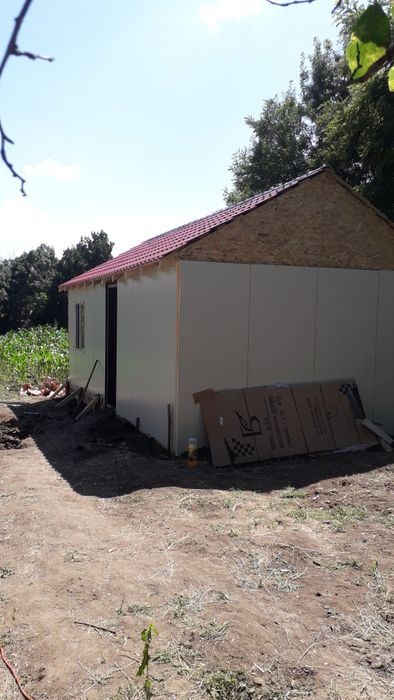 case pe structura metalica