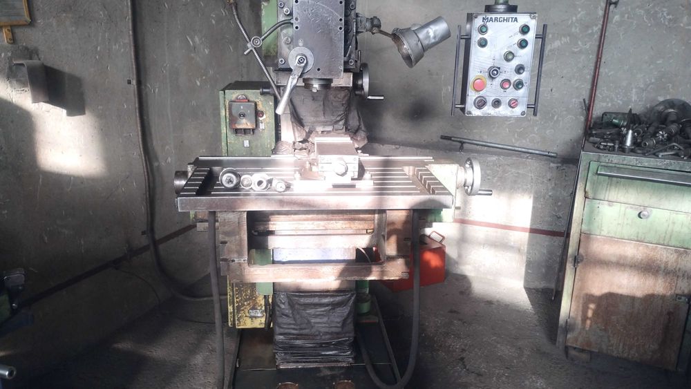 Masina de frezat universala pentru scularie FUS 32