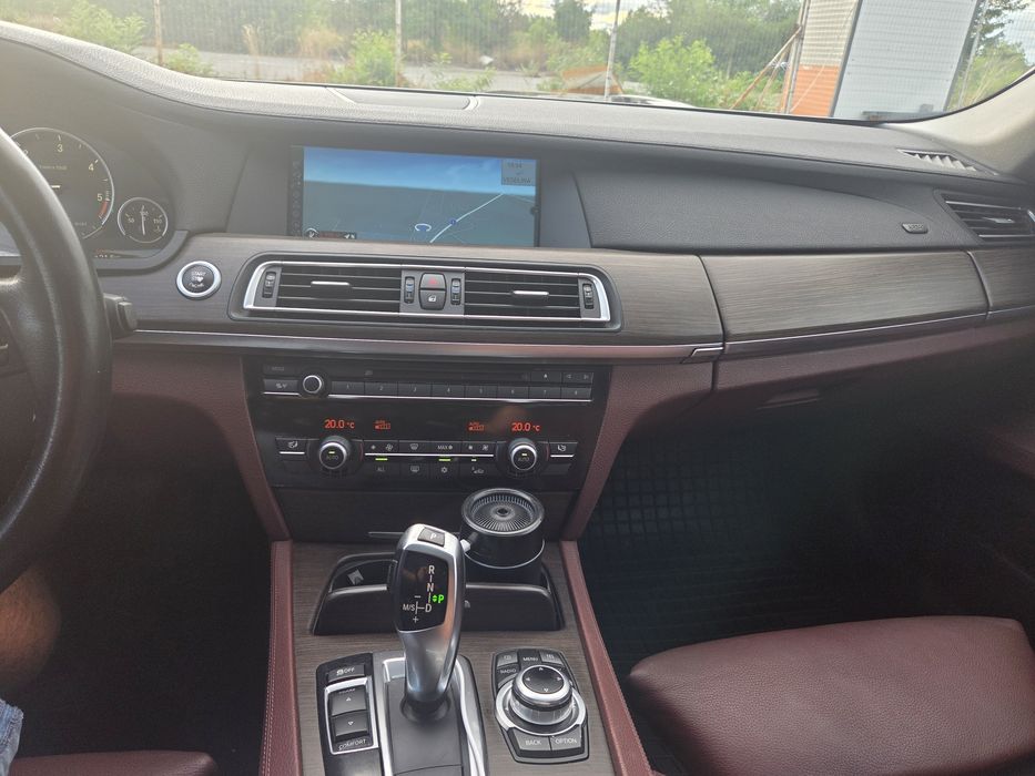 Bmw 740 x-drive/Keyless/Softclose/Distronic+/Carplay