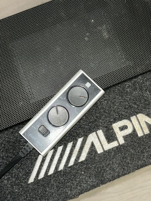 Subwoofer activ Alpine SWE-815 – funcțional