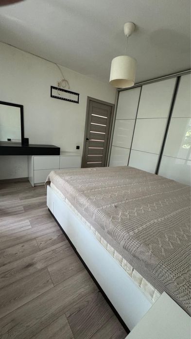 Apartament 3 camere 450 m metrou