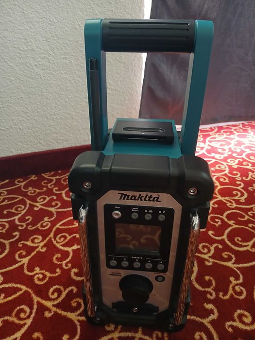 НОВОMakita Строително радио DMR116