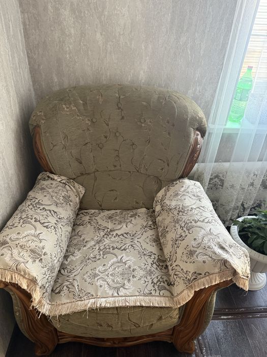 Продам диван+2 кресла дёшево