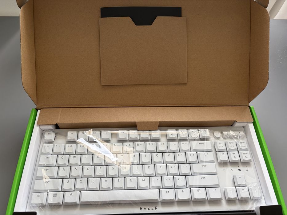Клавиатура Razer Deathstalker V2 Pro tkl бял