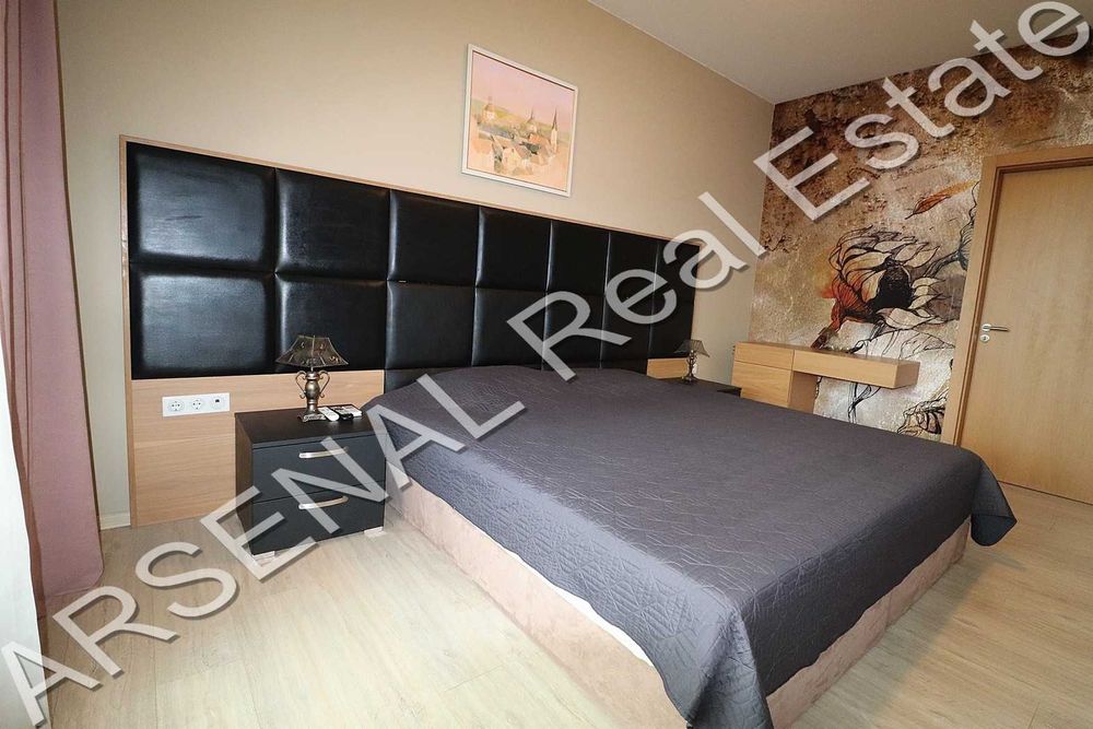 Дава се под наем Тристаен апартамент в София, Изток - 146 кв.м за 1500 € - Снимка #7