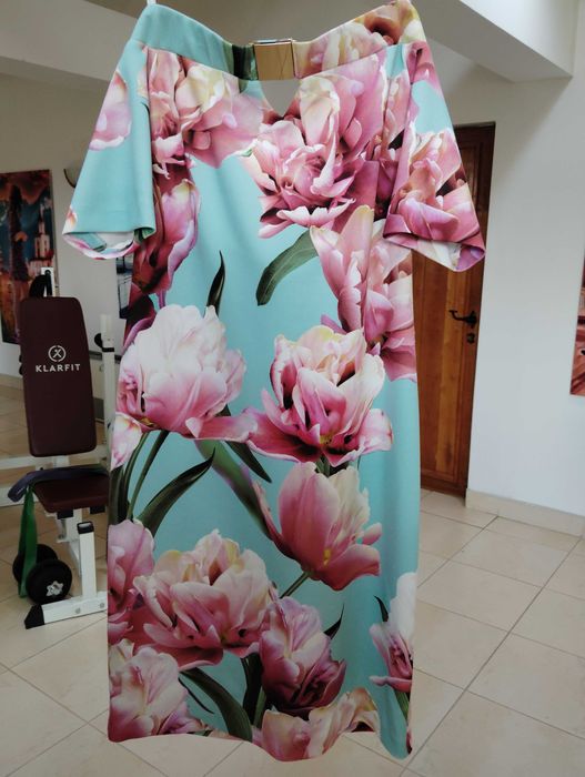 Продавам бутикови тоалети на Sandro и Joseph Ribkoff, неупотребявани,размер М!