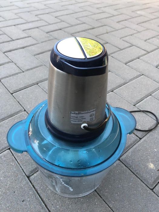 Мясорубку 2/1 , электрочайник ,лапшерезка , чопер