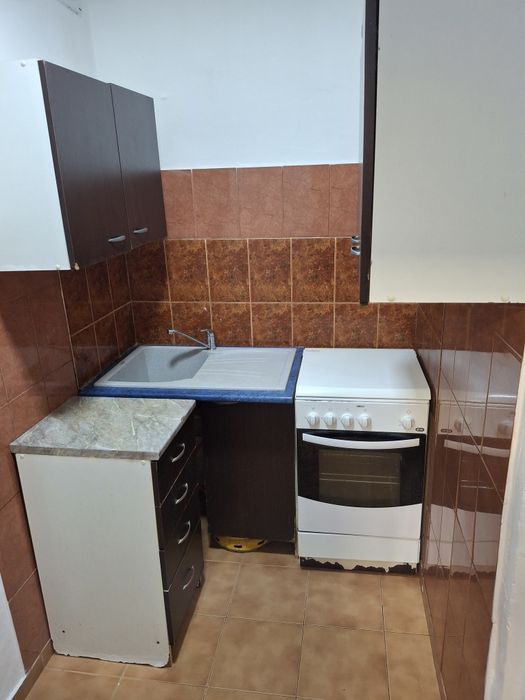 Închiriez garsoniera