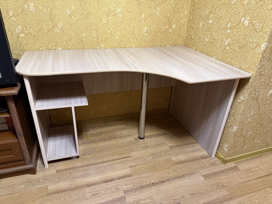 Стол офисный, компьютерный, письменный