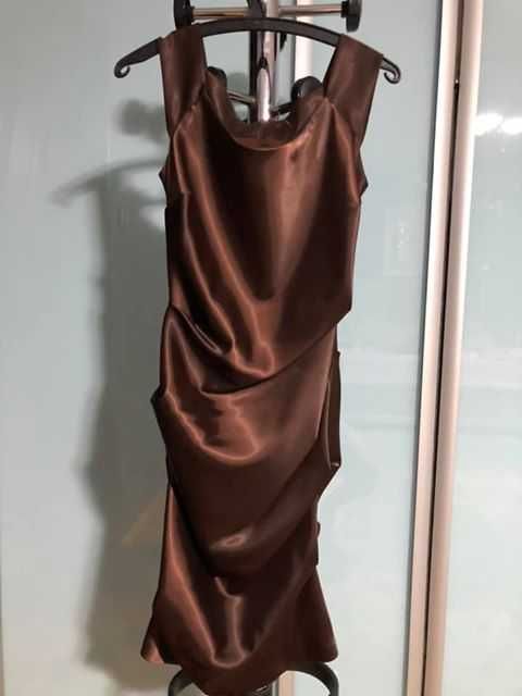 Compleu  satinat 3 piese, fusta, top satinat stil corset si esarfa