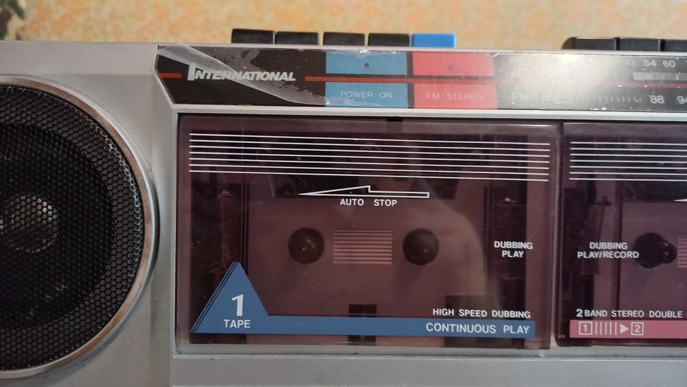 Продаю магнитолу INTERNATIONAL AK-21.