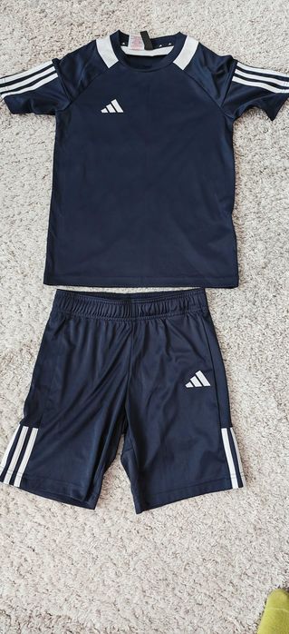 Costum fotbal băieți Adidas mas 140 (9-10 ani) )