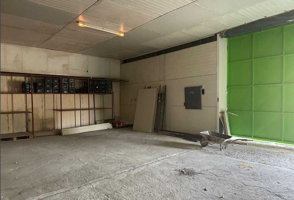 Склад 235 м2 с 3 хладилни камери, ЗПЗ