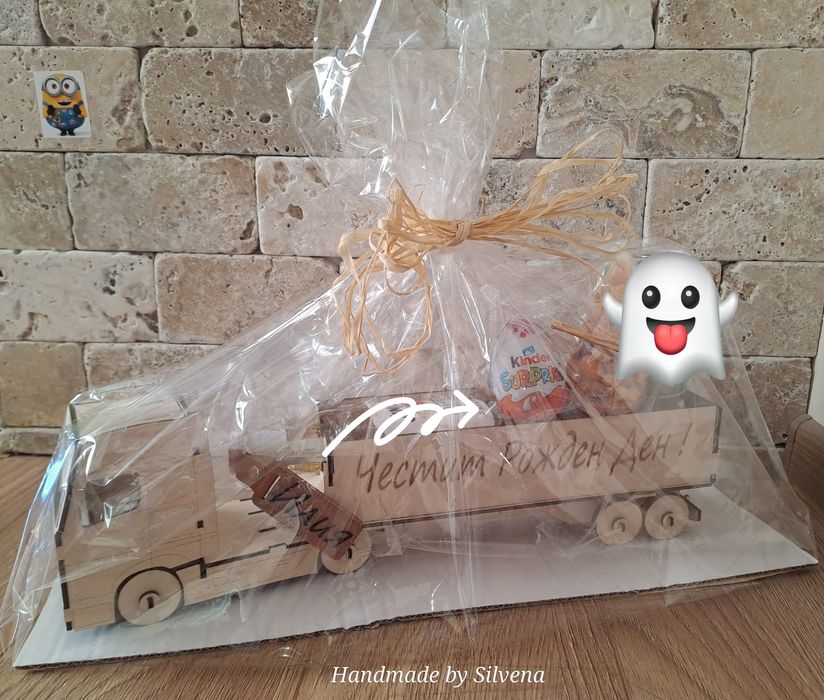 Макет дървен камион поставка за бутилка