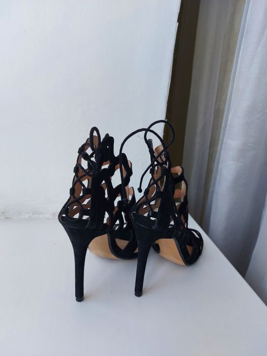 Продам удобные босоножки Mango