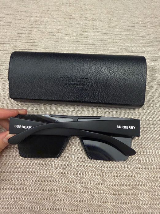 Солнцезащитные очки Burberry