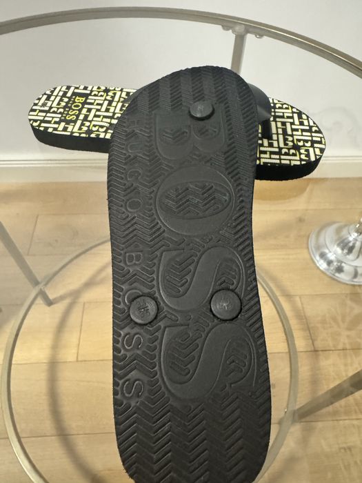 Slapi Hugo Boss noi 34/35