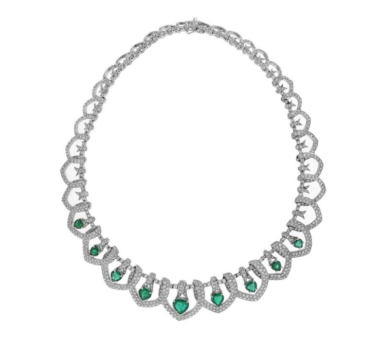 Excepțional colier din aur alb, decorat cu smaralde și diamante