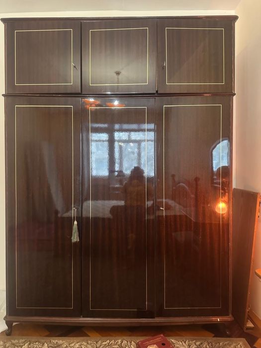 Продам шкаф румынский с тумбочками