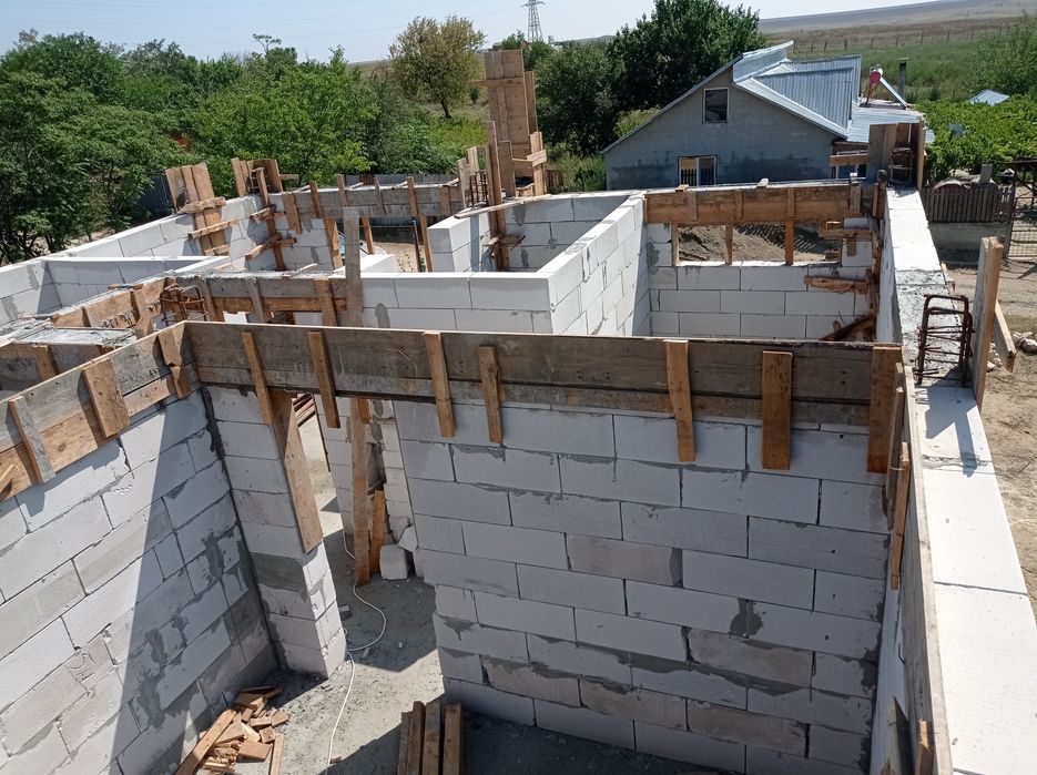 Constructii Finisaje interioare și exterioare,instalii electrice si sa
