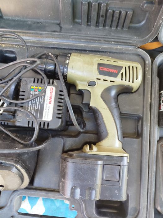 Шуруповерт Crown и PIT