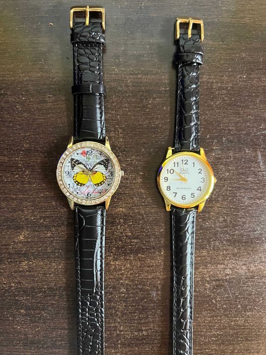 Два часовника Q&Q Steel Back Stainless цена за двата.