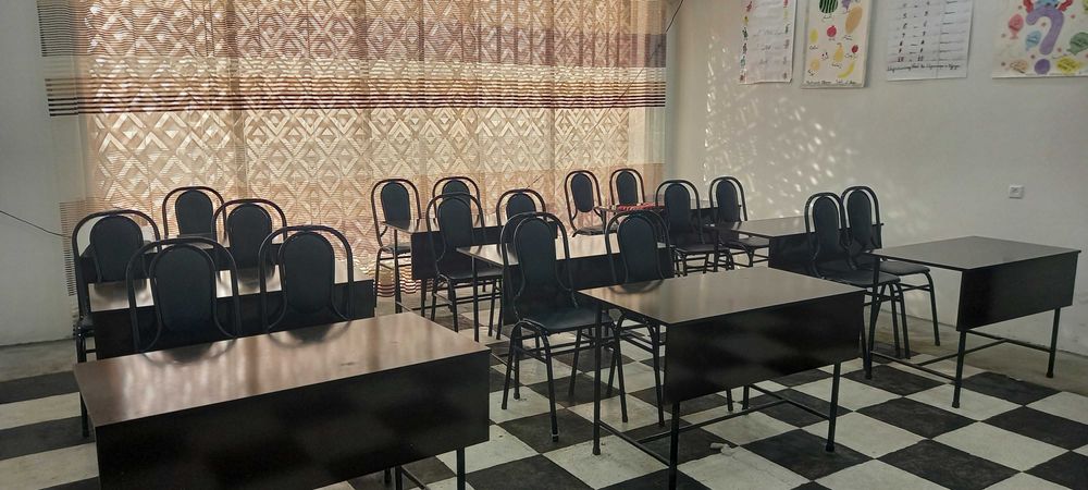 Укув курслари  учун парта стуллар. Янгидек. 2 хил усулда таёрланган.