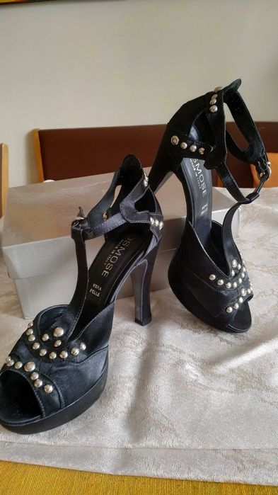 Ново! Дамски черни сандали с капси