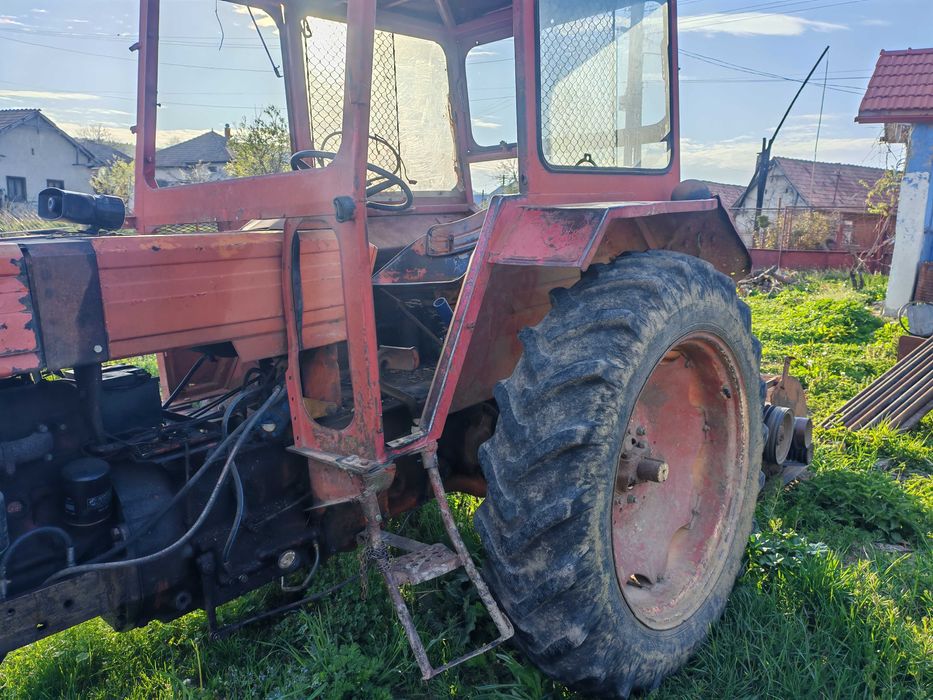 Tractor Universal 650 cu motor Iveco 6 cilindri