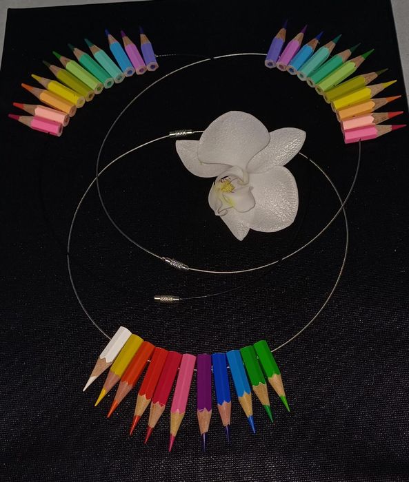 Coliere din creioane colorate