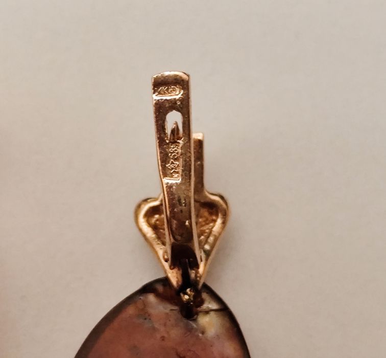 Золотые серьги с янтарем