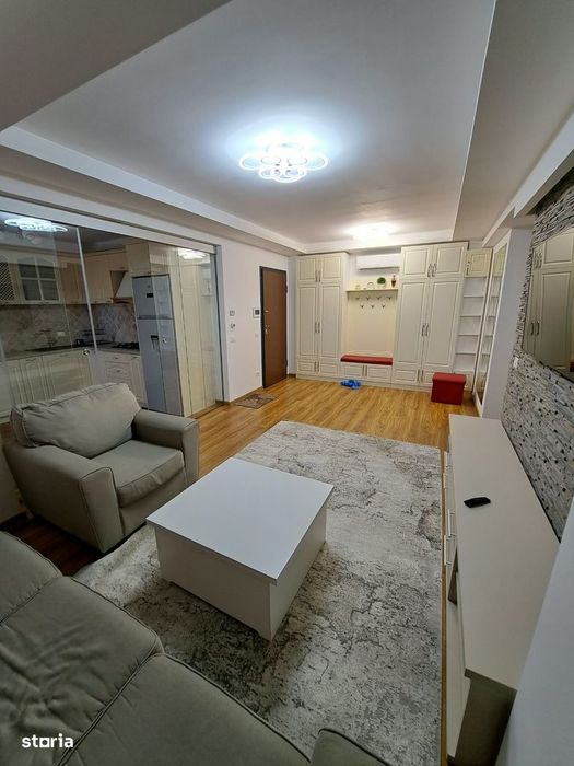 Apartament cu 3 camere semidecomandate, Centru