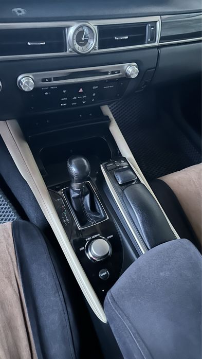 Машина Лексус