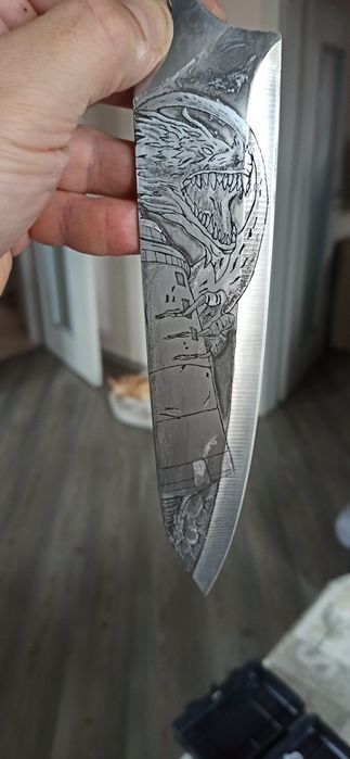 Ръчно гравиран нож