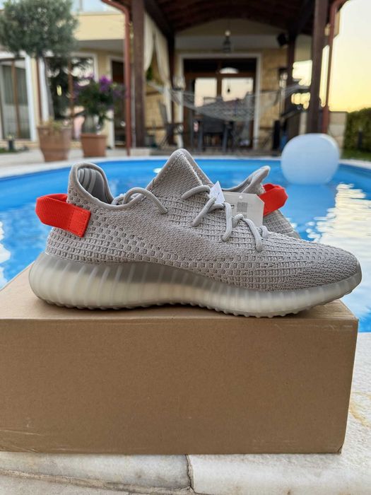 Adidas Yeezy Boost 350 "Tail Light" 44 EUR Мъжки Маратонки + Кутия