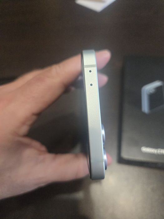 Продавам   Samsung Z Flip 6