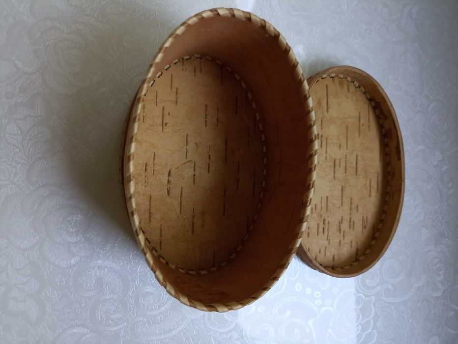 Шкатулка берестяная(дерево), ручная резьба и тиснение