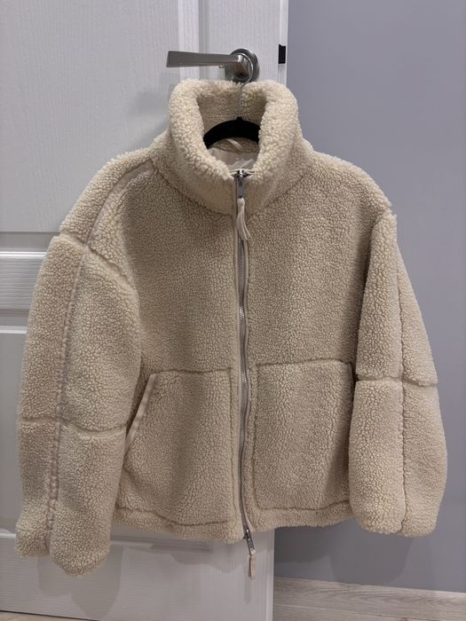 Пухено бежово яке H&M