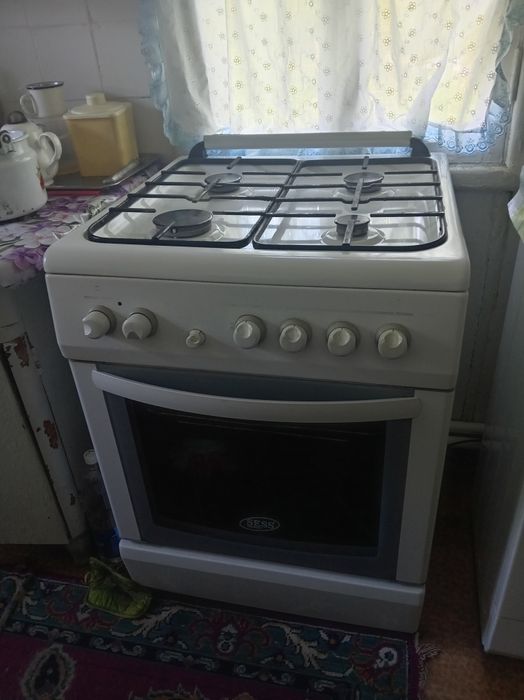 Продам газовую плиту