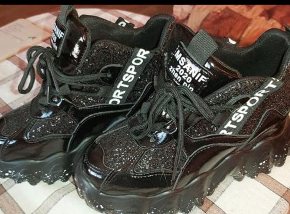 Обувки на платформа-нови